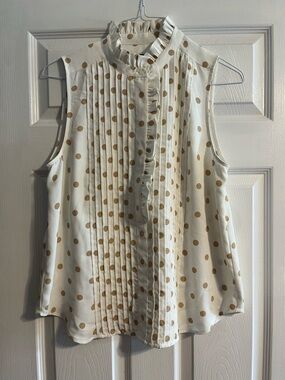 Ann Taylor Polka Dot Ruffle Mock Neck Blouse Sleeveless Pleated Top Cream Tan M